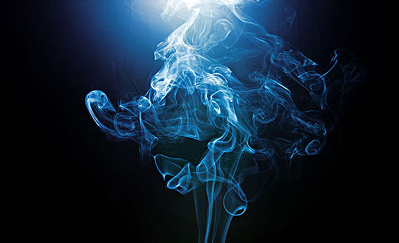智能感烟探测器,有人吸烟就会立即报警